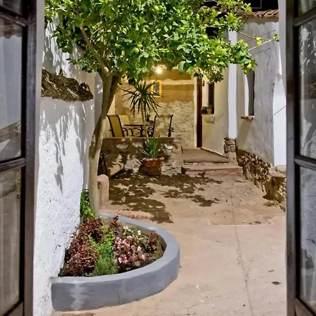 La * Medina de las Torres